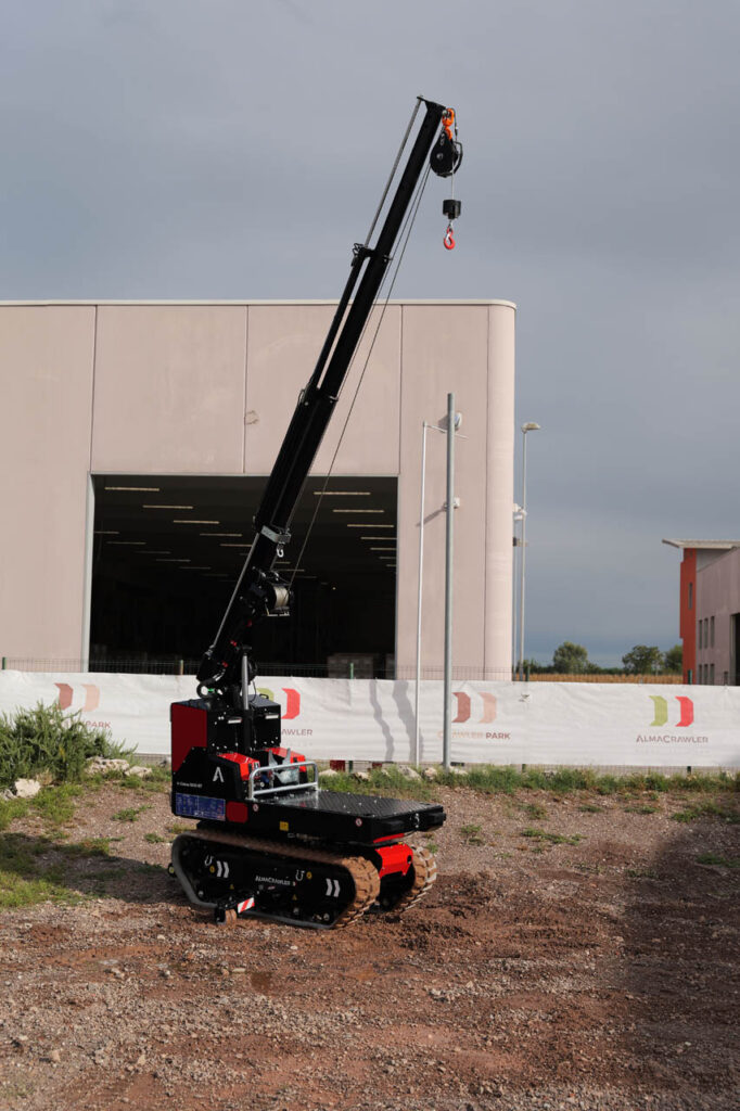 M-Crane 1030 RT Crawler Carrier — Monitor