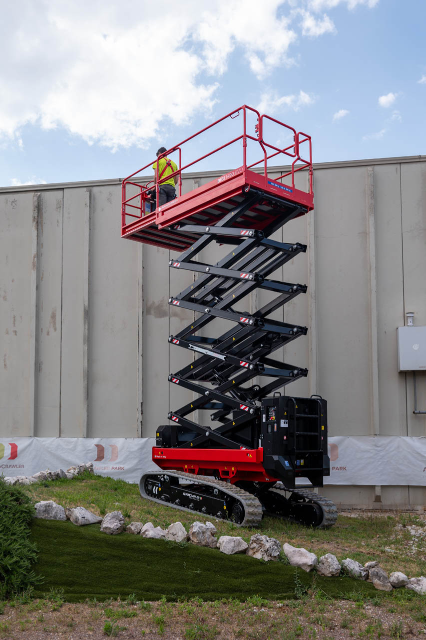 1490 Evo Scissor Lift — Monitor