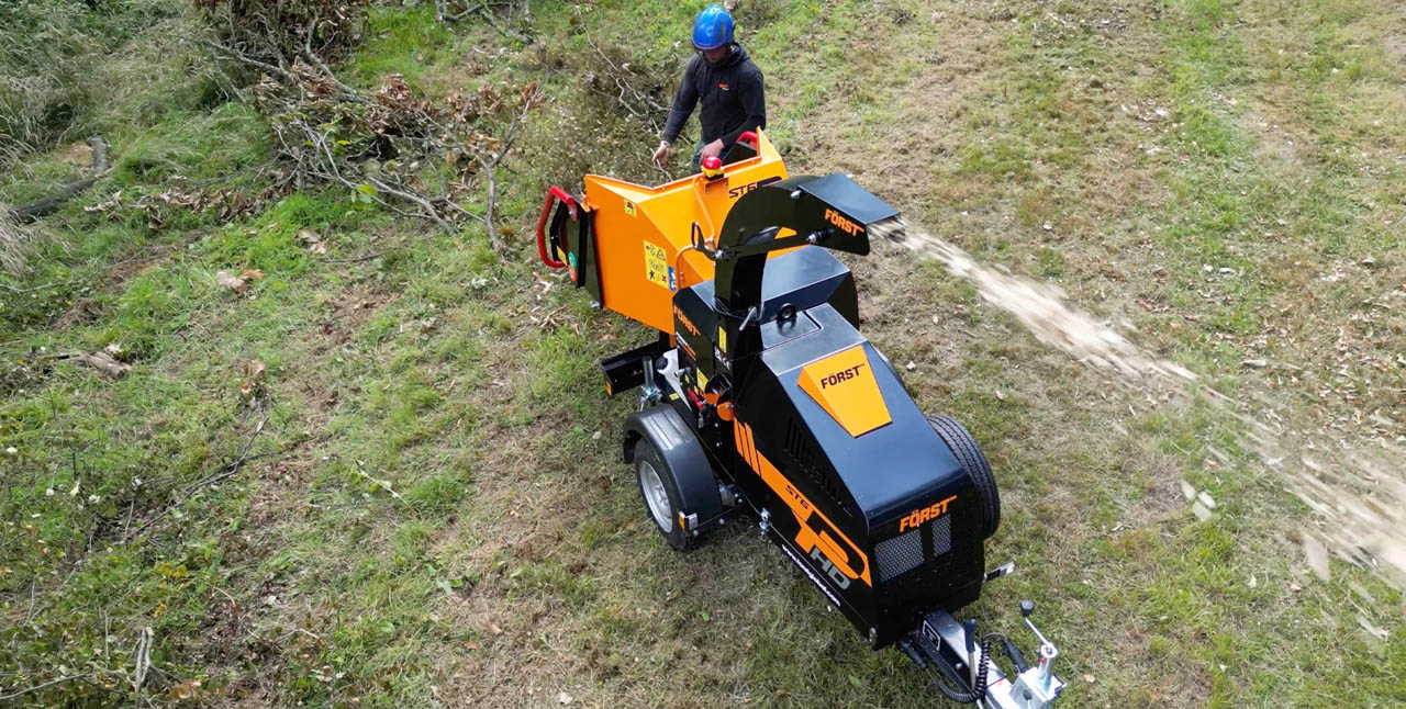 Först XR8D Wood Chipper In Action!