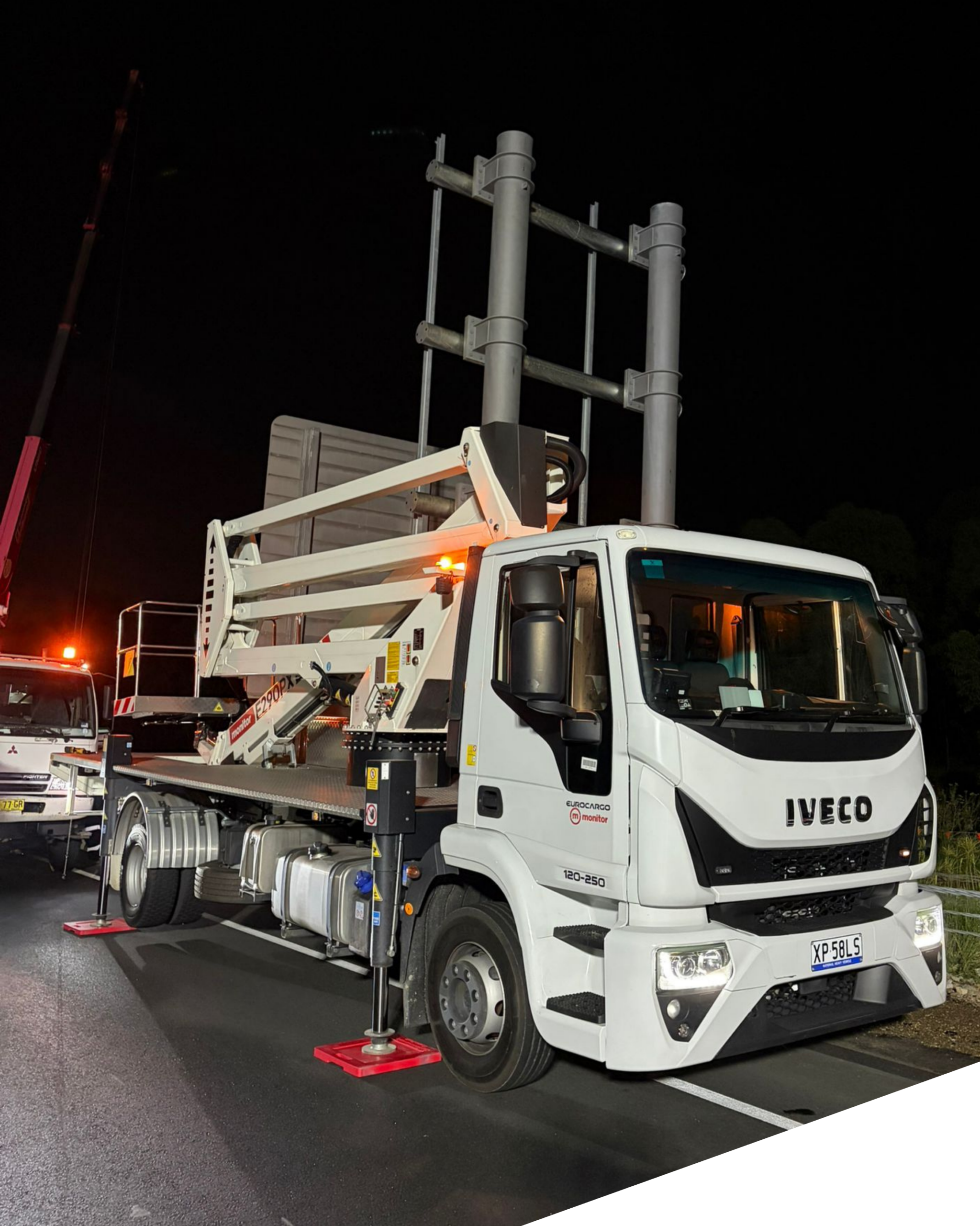 Project Spotlight: Installing Major Guide Signs on the M7–M12 Motorway Using a Truck Mounted Lift